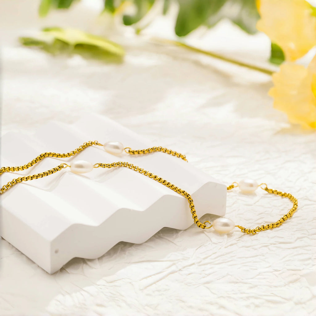 Elegant Pearl Necklace